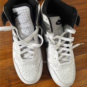 Nike Men's White and Black Sneakers